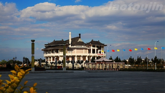 001CICTszy7hKLeLIT18b&amp;690.jpg